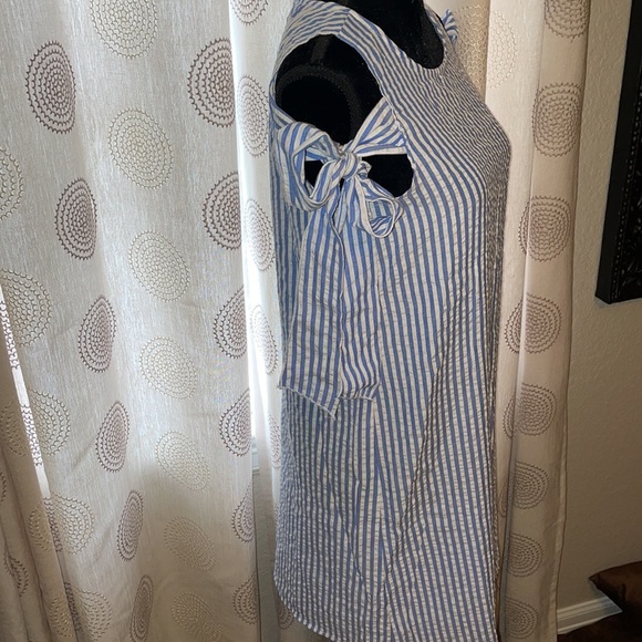 NWOT cold shoulder dress - Picture 2 of 8